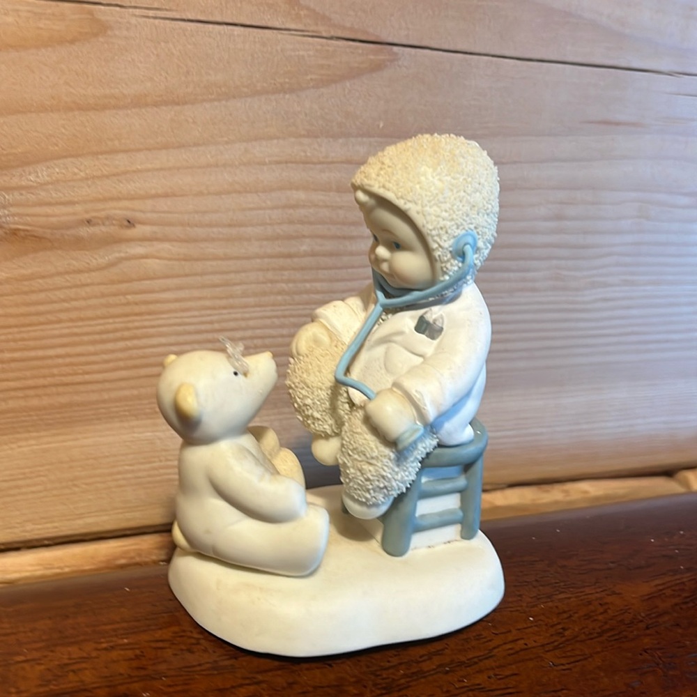 Department 56. "Bearly a boo-boo" figurine. No damage in mint condition.